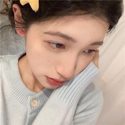 她房间里的云
